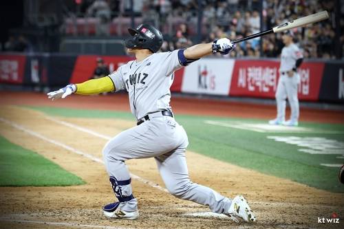 kt 안현민의 만루홈런 타격 [kt wiz 제공. 재판매 및 DB 금지]