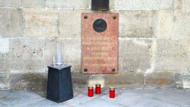 모차르트의 간단한 장례 미사가 치러진 슈테판대성당 십자가 경당에 관련 사실을 알리는 명패가 붙어 있다. 남태우 기자