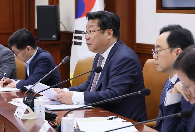 주형환 저출산고령사회위원회 부위원장이 29일 서울 종로구 정부서울청사에서 열린 제13차 인구비상대책회의에서 발언하고 있다.(사진=연합뉴스)