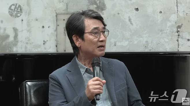 김어준 씨의 유튜브 채널 '다스뵈이다'에 출연한 유시민 작가. 다스뵈이다 갈무리.
