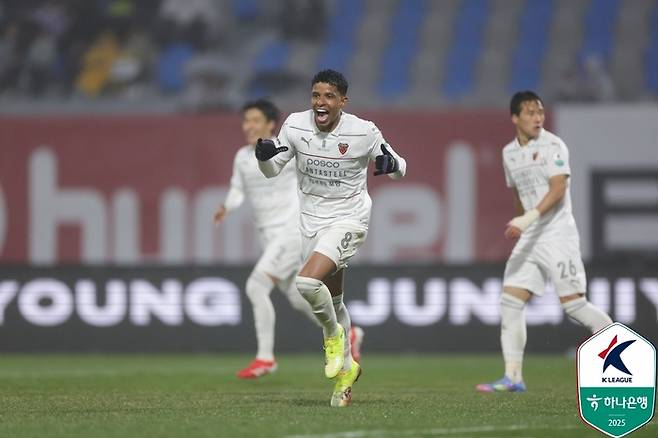 포항 오베르단(가운데). 사진 | 한국프로축구연맹