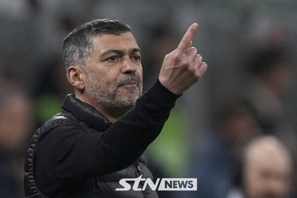 AC 밀란을 떠나는 세르지우 콘세이상 감독. 사진┃뉴시스/AP