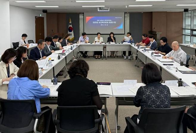 30일 충남도의회 회의실에서 진행된 '제8기 정책자문위원회 보건복지분과 회의'. /충남도 제공