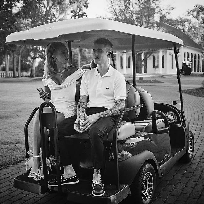 지미추의 커스텀메이드 힐을 신은 헤일리 비버. @mrmikerosenthal