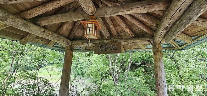 휴휴당  맞은편 단칸 정자 ‘탁오대’. 부여=김선미 기자 kimsunmi@donga.com