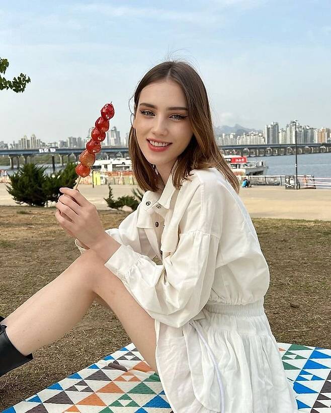 999.jpeg 오뎅 먹는 우크라이나 처자.jpg