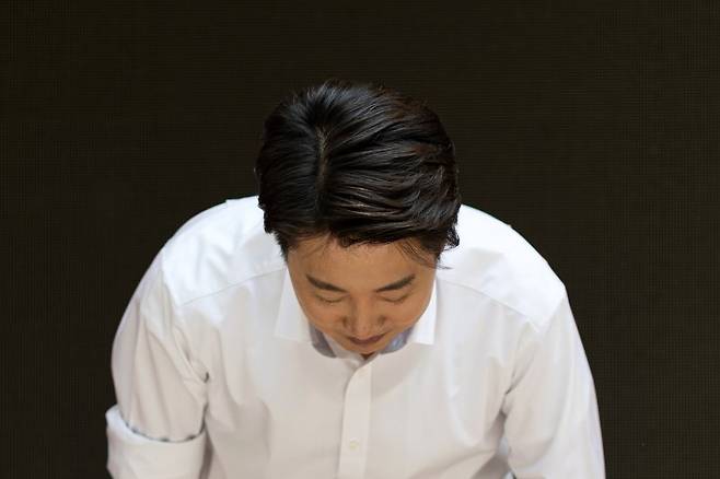 이준석 개혁신당 대통령 후보가 제21대 대통령선거 사전투표 둘째 날인 30일 오후 서울 마포구 경의선숲길에서 지지호소 연설을 마치고 인사하고 있다. /사진=뉴스1