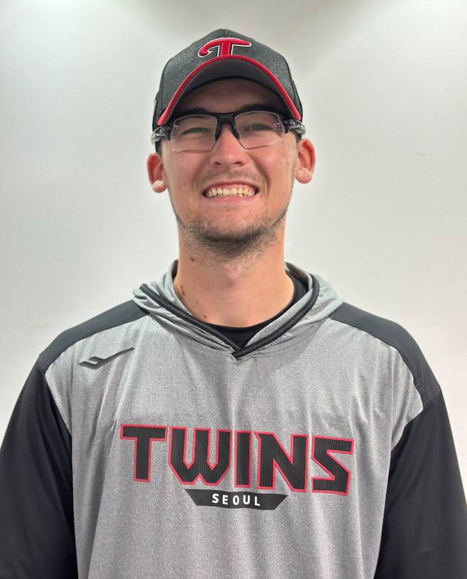 코엔 윈이 본지와 인터뷰에서 환하게 웃고 있다. 이형석 기자&nbsp;