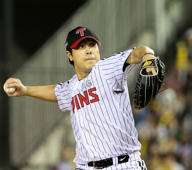 리그 홀드 부문 1위에 올라 있는 김진성. IS포토