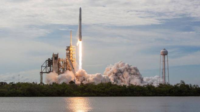 스페이스X 팰컨9 로켓 발사 [연합뉴스/스페이스X 웹사이트 캡처]