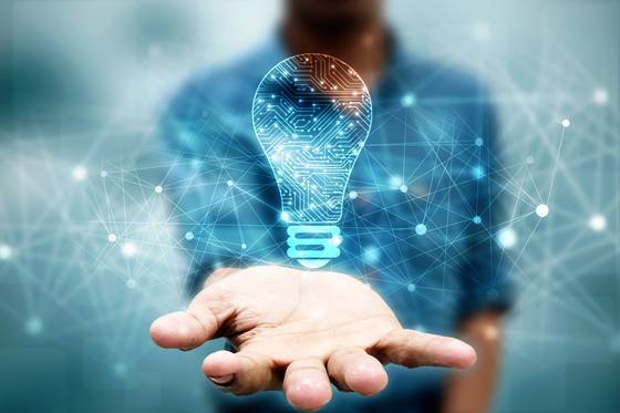 [셔터스톡] # 전구 미래 테크놀로지 개발 혁신 아이디어 크리에이티브 남자 손 사람 중앙일보만 사용 가능