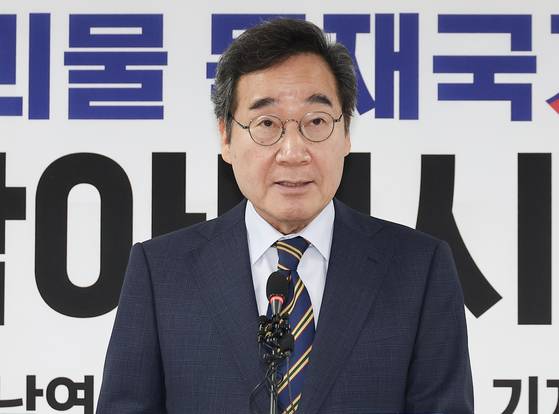 이낙연 새미래민주당 상임고문이 27일 서울 여의도 중앙당사에서 긴급 기자회견을 하고 있다. 이 전 총리는 김문수 후보 지지를 선언했다. 임현동 기자.