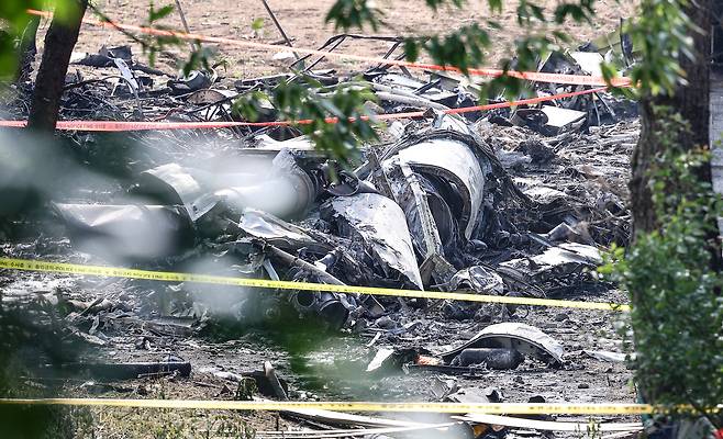 초계기 추락 현장에 통제선이 설치된 채 보존되고 있다. 연합뉴스