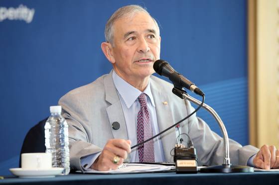 해리 해리스 전 주한 미국 대사가 30일 제주 서귀포시 제주국제컨벤션센터에서 열린 제20회 제주포럼 기자간담회에서 발언하고 있다. 뉴스1