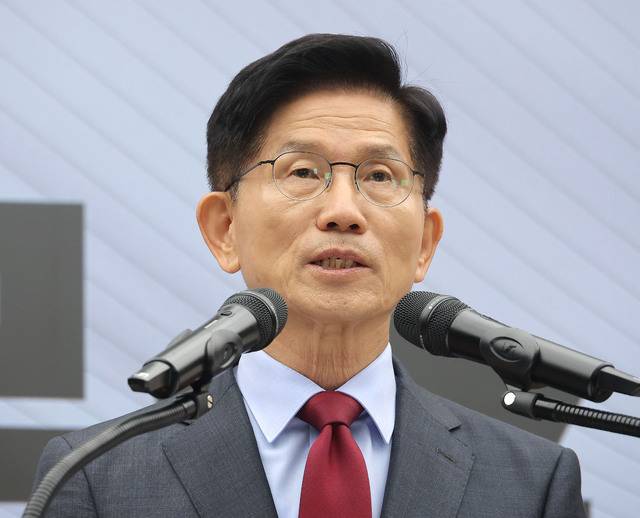 국민의힘 김문수 대선 후보가 30일 서울 여의도 국민의힘 중앙당사에서 대국민 호소문을 발표하고 있다. 연합뉴스