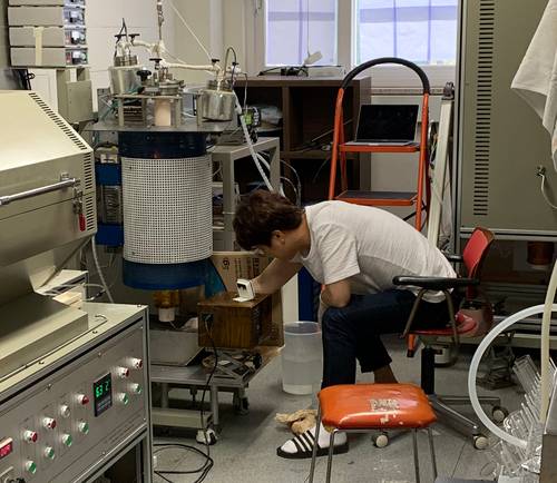 어썸레이가 개발한 펠리클 멤브레인 장비