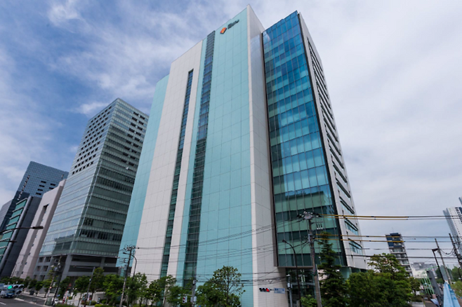 소니 컴퓨터 엔터테인먼트와 소니 엔터테인먼트 네트워크가 합쳐져 출범한 소니 인터랙티브 엔터테인먼트