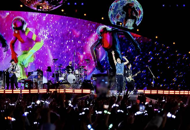 지난 4월 고양종합운동장 주경기장 내한 콘서트에서 총 6회차, 32만 관객을 동원한 영국 밴드 콜드플레이. 사진제공=라이브네이션코리아