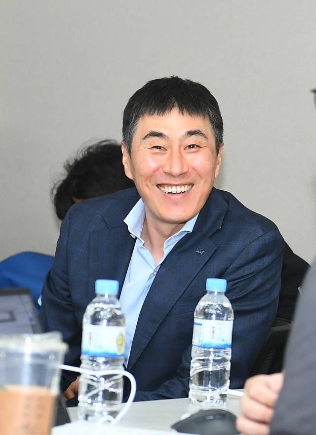 이상민 감독은 이로써 MVP 가드가 합류한 ‘슈퍼팀’의 수장이 됐다. 물론 보상 선수 변수가 있어 현재의 전력을 온전히 유지하는 건 어렵지만 KBL 최고의 가드를 품은 건 분명 업그레이드다. 사진=KBL 제공