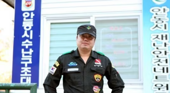 수심 30m에서 시신을 발전한 백민규 전 안동수난구조대장. [경북수난구조대]