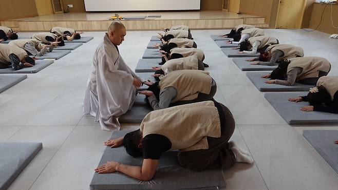 [서울=뉴시스] 낙산사 서핑템플스테이 (사진=대한불교조계종 낙산사 제공0 2025.05.29. photo@newsis.com낙산사 *재판매 및 DB 금지