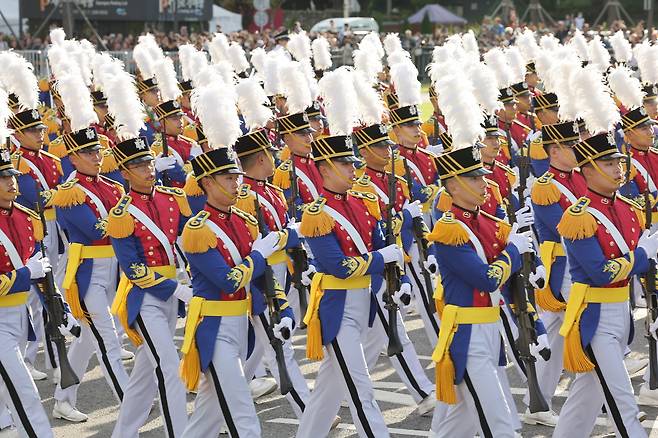 육군사관학교 생도들이 시가행진을 하고 있다. 세계일보 자료사진