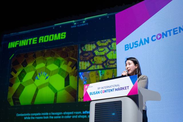 나혜영 CJ ENM 해외콘텐츠사업팀 과장이 BCM 콘퍼런스에서 '무한루프' 스크리닝을 진행했다. 사진 제공=CJ ENM