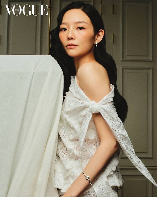 이솜. 사진|보그 코리아