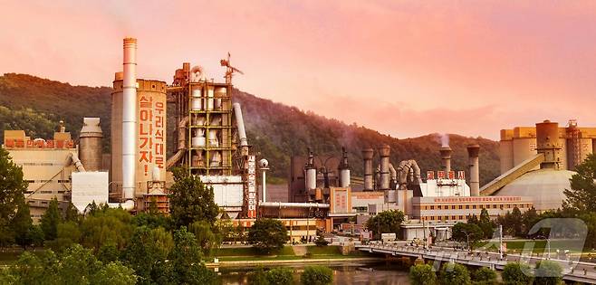 (평양 노동신문=뉴스1) = 북한 노동당 기관지 노동신문은 31일 상원시멘트연합기업소가 "올해 제시된 증산목표의 5월 계획을 기한 전에 결속했다＂면서 ＂추가생산과제도 완수하는 기적적 혁신을 창조해야 한다＂라고 당부했다. [국내에서만 사용가능. 재배포 금지. DB 금지. For Use Only in the Republic of Korea. Redistribution Prohibited] rodongphoto@news1.kr