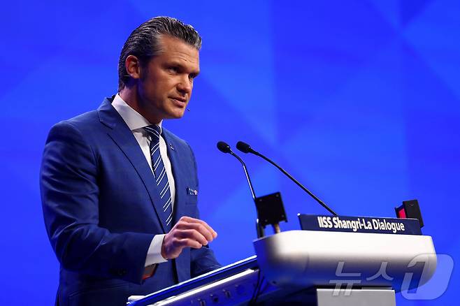 31일(현지시간) 피트 헤그세스 미국 국방장관이 싱가포르에서 열린 제22차 아시아안보회의(샹그릴라 대화)에 참석해 연설하고 있다. 2025.05.31 ⓒ 로이터=뉴스1 ⓒ News1 김지완 기자