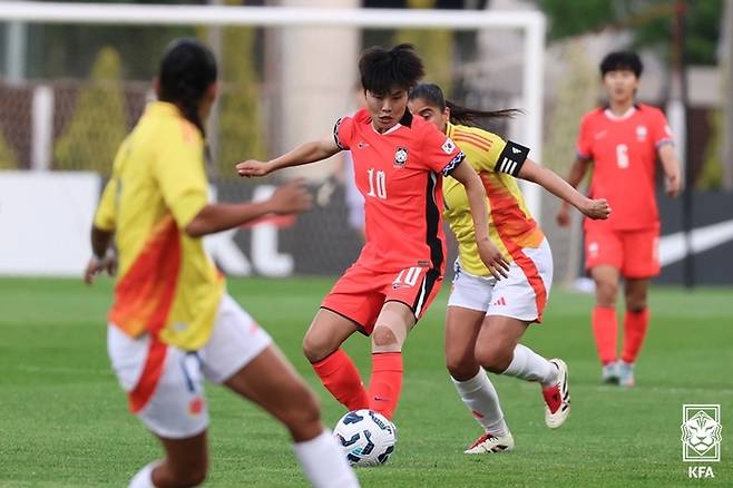 지소연(가운데). 사진 | 대한축구협회