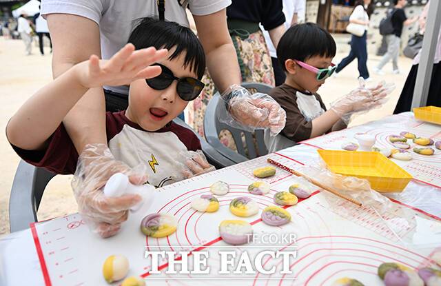 내손으로 만드는 수취리떡.