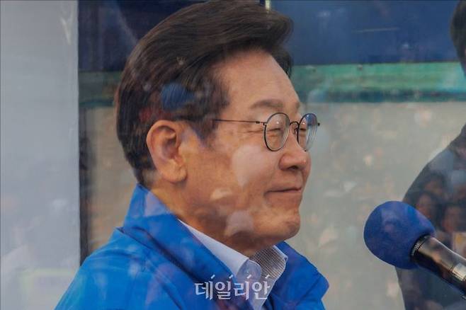 이재명 더불어민주당 대선 후보가 30일 오후 충북 충주시 충주체육관 시계탑광장에 유세에서 연설을 하고 있다. ⓒ데일리안 홍금표 기자