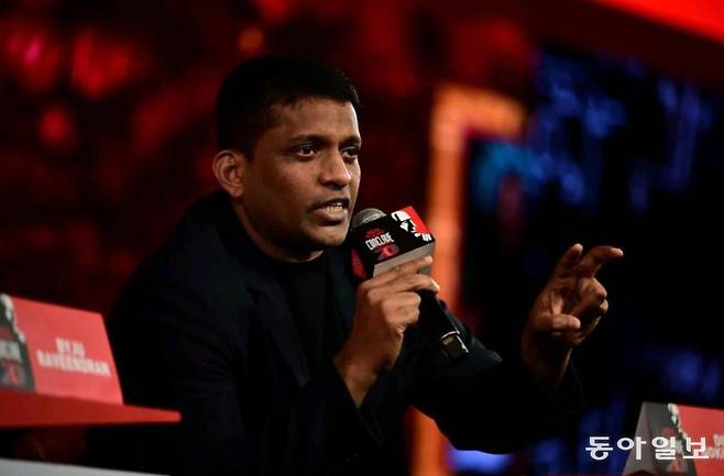 바이주스 성장동력은 영업사원이었다. 그들은 주로 “아이에게 좋은 교육을 시키고 싶지 않으세요?”라며 부모들을 압박하는 영업전략을 폈다. 돈이 부족한 고객에겐 대출을 연결시켜주기도 했다. 물론 이런 영업방식에 대해 라빈드란 창업자는 본인은 몰랐다는 식으로 해명했다. 바이주스 공식 SNS