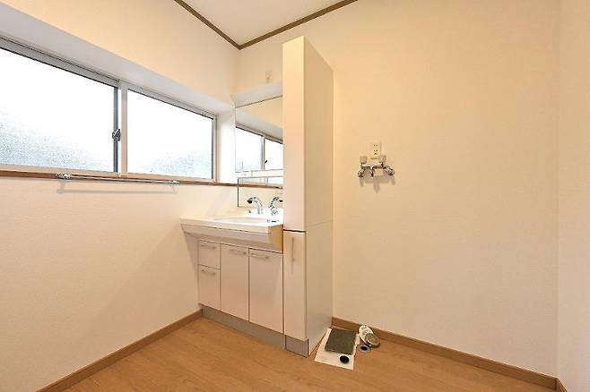 08faf8e2ba3a3df78b2163ac77422c45_00_01.jpg 일본에서 2억원으로 살 수 있는 단독주택 건물...