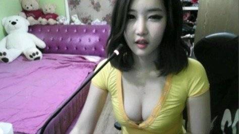 4F6235973B5A2D0019.jpeg 과거 아프리카TV 1위 여캠이 반지하에 사는 이유