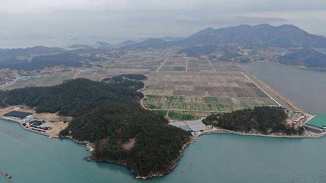 2021년 12월 전남 완도 관산포 간척지 모습. 이곳에 대규모(149MW급 규모) 태양광발전소가 들어설 예정이다. 최병성 초록별생명평화연구소장 제공