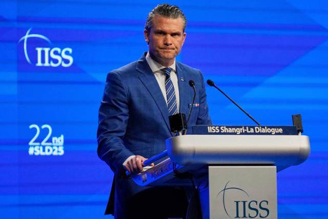 피트 헤그세스 미 국방장관이 31일(현지시간) 싱가포르에서 열린 제22차 상그릴라 대화에서 기조연설하고 있다. 싱가포르=AP 연합뉴스