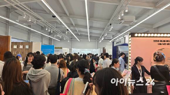무신사 뷰티 페스타 팝업스토어 내부가 방문객들로 북적이고 있다.[사진=아이뉴스24 DB]