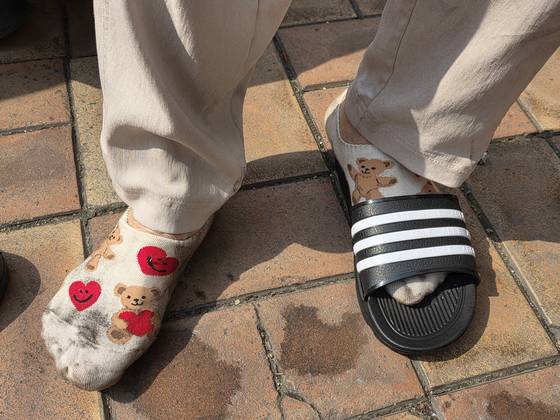 이모(75)씨는 31일 오전 지하철 5호선 방화 사건에서 대피하는 중 신발을 잃어버렸다. 이영근 기자