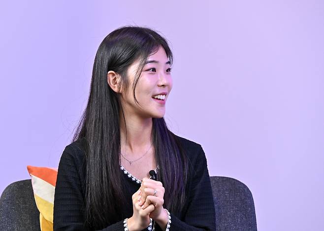 류씨가 최근 서울 영등포구 국민일보 스튜디오에서 요양병원 중환자실에서 근무하고 있는 일상에 대해 얘기하고 있다. 장진현 포토그래퍼