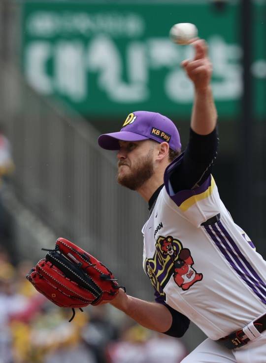 역투하는 콜어빈. 사진[연합뉴스]