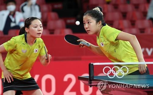 2020 도쿄 올림픽 때 복식 콤비로 나섰던 신유빈(오른쪽)과 최효주 / 사진=연합뉴스