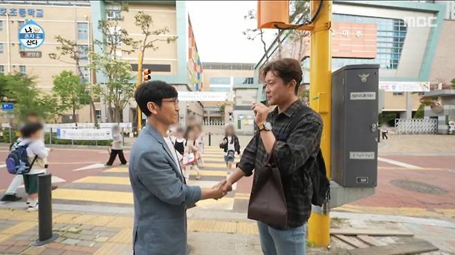 초등학교 은사님을 만난 김대호. /사진=MBC '나 혼자 산다' 캡처