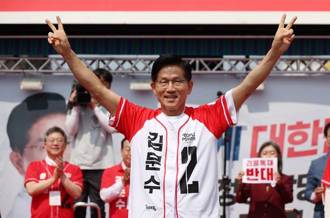 김문수 국민의힘 대선 후보가 31일 오후 경북 유세를 진행했다. 사진은 이날 오전 강원 유세에 나선 김 후보. /사진=뉴시스