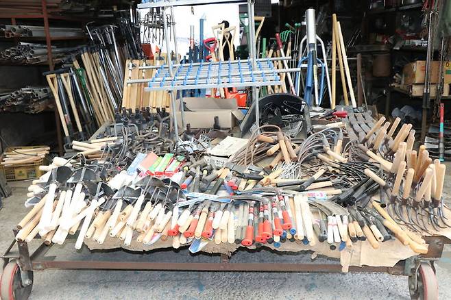 [금산=뉴시스] 금산금빛시장 내 대장간 모습.  *재판매 및 DB 금지