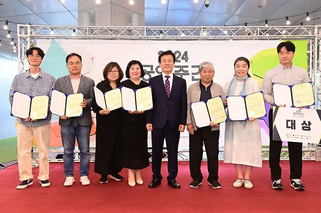 [진주=뉴시스]제38회 진주시 공예품대전 시상식.(사진=진주시 제공).2024.05.19.photo@newsis.com *재판매 및 DB 금지