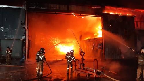 경북 영천 폐기물 처리시설 화재 [경북소방본부 제공. 재판매 및 DB 금지]