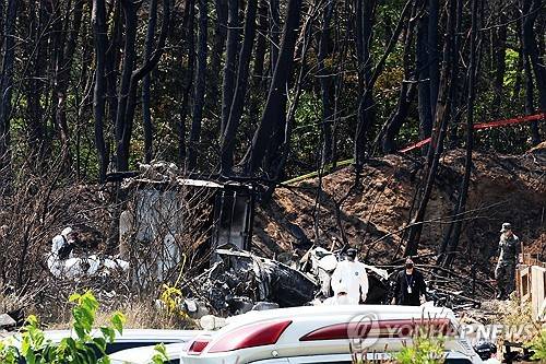 초계기 사고 현장 조사 [연합뉴스 제공]