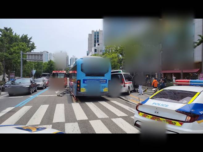 31일 부산 동래구 교통사고 현장. 부산경찰청 제공